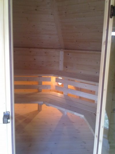 Wnętrze sauny ogrodowej z przedsionkiem 17 m