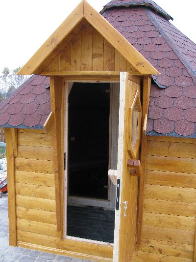 sauna ogrodowa z przedsionkiem